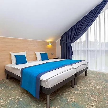 Vela Hotel 2*